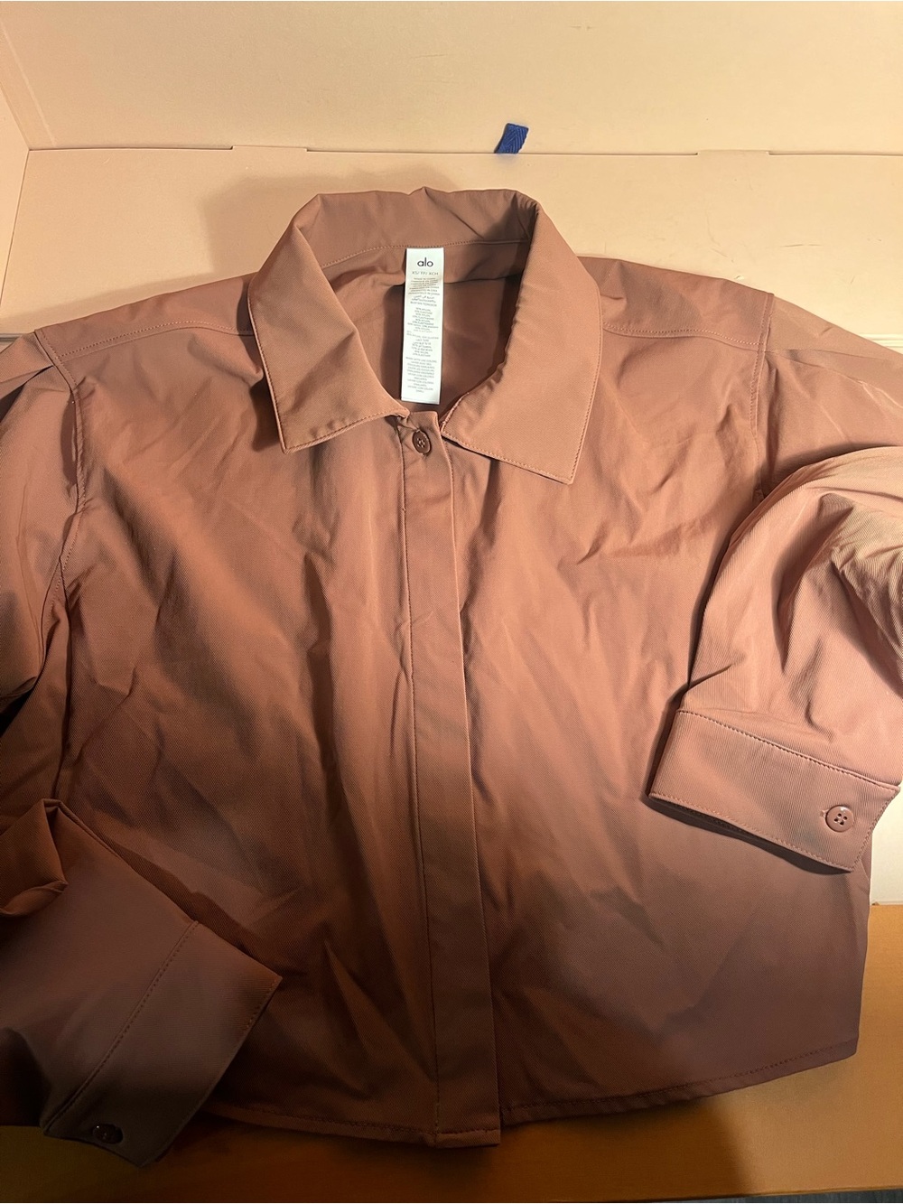 ALO Yoga women’s top button up size XS